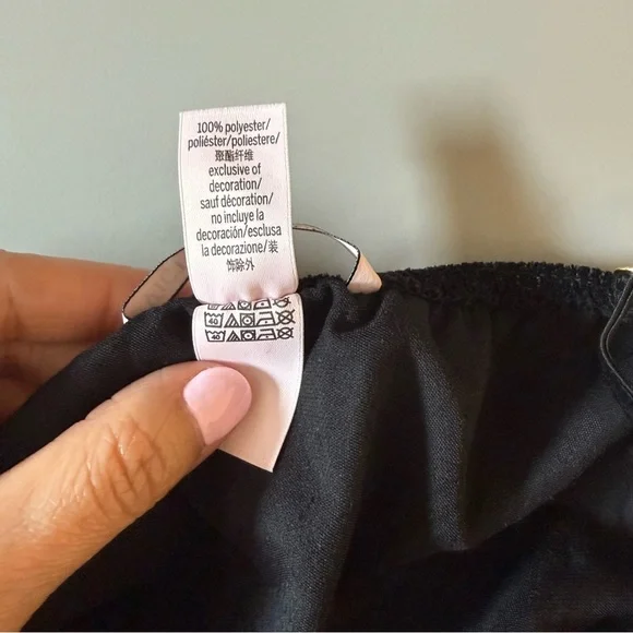 Victoria’s Secret Black Velvet Ruffled crisscross Sleeveless Romper Size L - Picture 8 of 9